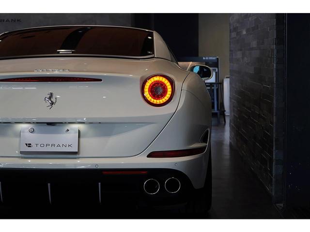 カリフォルニアＴ ベースグレード　Ｆ１　ＤＣＴ　ＬＥＤカーボンドライビングゾーン　ＯＰ鍛造２０インチＡＷ　ブルースターリングインテリア　ＡｐｐｌｅＣａｒＰｌａｙ　正規ディーラー車（37枚目）