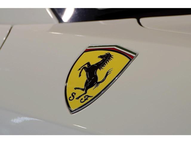 カリフォルニアＴ ベースグレード　Ｆ１　ＤＣＴ　ＬＥＤカーボンドライビングゾーン　ＯＰ鍛造２０インチＡＷ　ブルースターリングインテリア　ＡｐｐｌｅＣａｒＰｌａｙ　正規ディーラー車（40枚目）