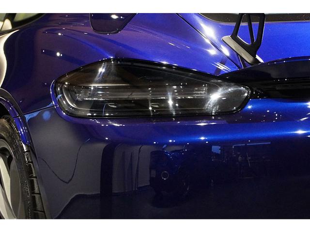 ７１８ケイマン ７１８ケイマンＧＴ４　６ＭＴ　ゲンチアンブルーメタリック　クロノＰＫＧ　ＰＤＬＳ＋付きＬＥＤヘッドライト　ＢＯＳＥサウンドシステム　シートヒーター　１オーナー（17枚目）