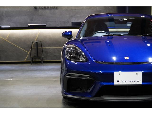 ７１８ケイマン ７１８ケイマンＧＴ４　６ＭＴ　ゲンチアンブルーメタリック　クロノＰＫＧ　ＰＤＬＳ＋付きＬＥＤヘッドライト　ＢＯＳＥサウンドシステム　シートヒーター　１オーナー（22枚目）