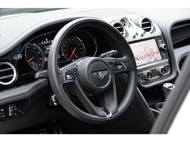 ベンテイガ Ｖ８　マリナードライビングスペック　７シータースペック　ダイヤモンドキルティングインテリア　ブラック２２インチＡＷ　リアモニター（11枚目）