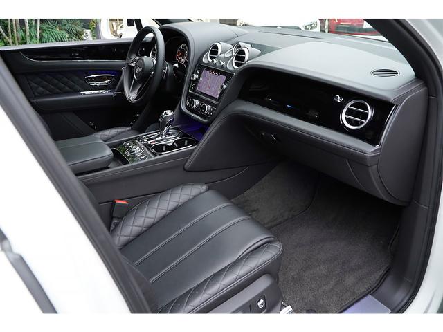ベンテイガ Ｖ８　マリナードライビングスペック　７シータースペック　ダイヤモンドキルティングインテリア　ブラック２２インチＡＷ　リアモニター（30枚目）