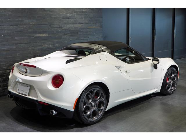 ４Ｃスパイダー ベースグレード　スポーツＰＫＧ　レザーＰＫＧ　レッドレザーインテリア　ブラックソフトトップＦ：１８／Ｒ：１９インチＡＷ　レッドブレーキキャリパー　スポーツエキゾースト（2枚目）