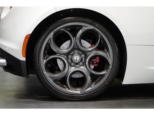 ４Ｃスパイダー ベースグレード　スポーツＰＫＧ　レザーＰＫＧ　レッドレザーインテリア　ブラックソフトトップＦ：１８／Ｒ：１９インチＡＷ　レッドブレーキキャリパー　スポーツエキゾースト（7枚目）