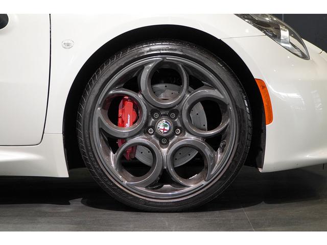 ４Ｃスパイダー ベースグレード　スポーツＰＫＧ　レザーＰＫＧ　レッドレザーインテリア　ブラックソフトトップＦ：１８／Ｒ：１９インチＡＷ　レッドブレーキキャリパー　スポーツエキゾースト（8枚目）