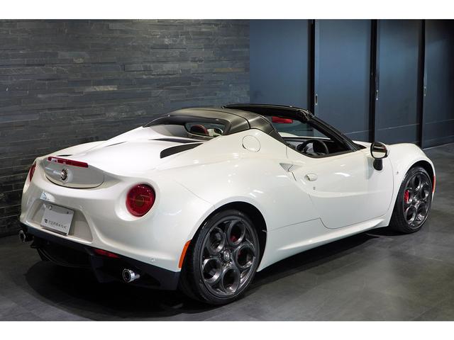 ４Ｃスパイダー ベースグレード　スポーツＰＫＧ　レザーＰＫＧ　レッドレザーインテリア　ブラックソフトトップＦ：１８／Ｒ：１９インチＡＷ　レッドブレーキキャリパー　スポーツエキゾースト（14枚目）