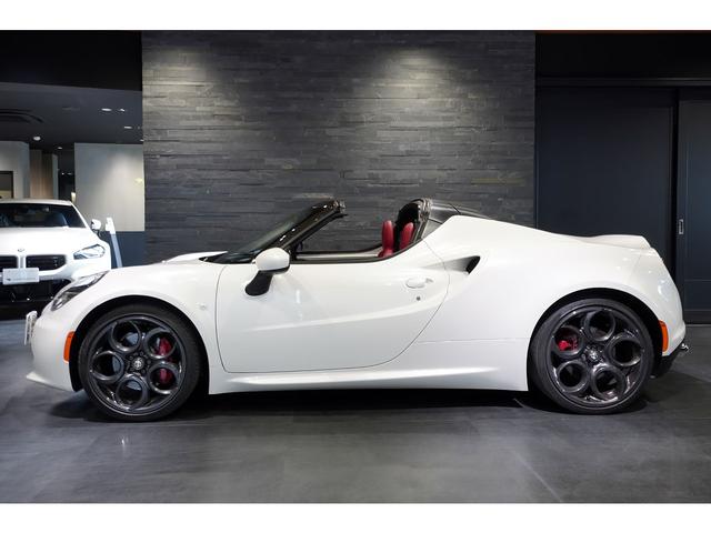 ４Ｃスパイダー ベースグレード　スポーツＰＫＧ　レザーＰＫＧ　レッドレザーインテリア　ブラックソフトトップＦ：１８／Ｒ：１９インチＡＷ　レッドブレーキキャリパー　スポーツエキゾースト（15枚目）