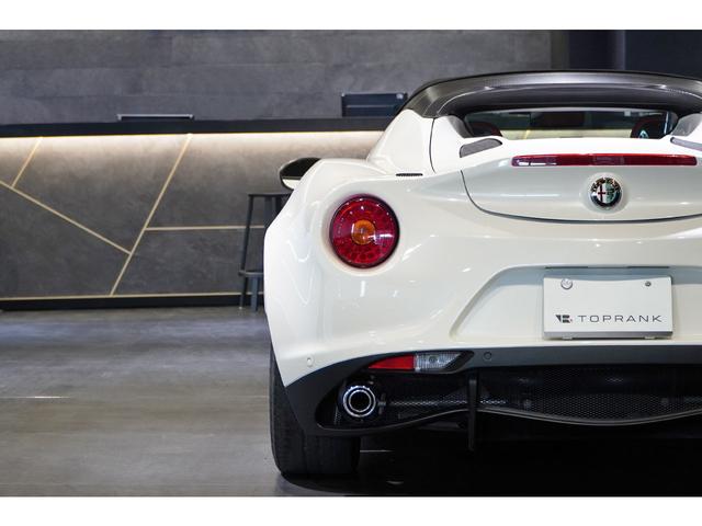 ４Ｃスパイダー ベースグレード　スポーツＰＫＧ　レザーＰＫＧ　レッドレザーインテリア　ブラックソフトトップＦ：１８／Ｒ：１９インチＡＷ　レッドブレーキキャリパー　スポーツエキゾースト（18枚目）