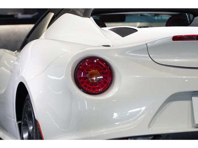 ４Ｃスパイダー ベースグレード　スポーツＰＫＧ　レザーＰＫＧ　レッドレザーインテリア　ブラックソフトトップＦ：１８／Ｒ：１９インチＡＷ　レッドブレーキキャリパー　スポーツエキゾースト（20枚目）