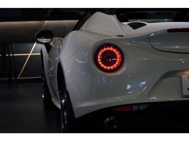 ４Ｃスパイダー ベースグレード　スポーツＰＫＧ　レザーＰＫＧ　レッドレザーインテリア　ブラックソフトトップＦ：１８／Ｒ：１９インチＡＷ　レッドブレーキキャリパー　スポーツエキゾースト（22枚目）