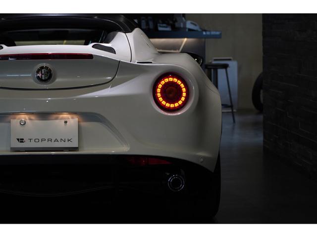 ４Ｃスパイダー ベースグレード　スポーツＰＫＧ　レザーＰＫＧ　レッドレザーインテリア　ブラックソフトトップＦ：１８／Ｒ：１９インチＡＷ　レッドブレーキキャリパー　スポーツエキゾースト（23枚目）