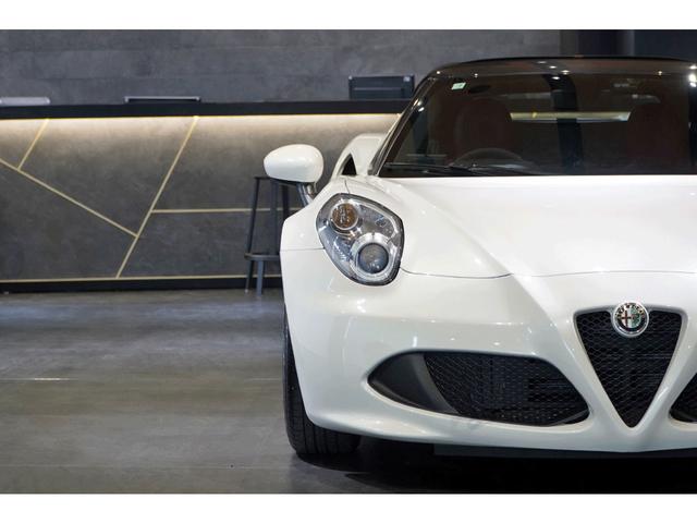 ４Ｃスパイダー ベースグレード　スポーツＰＫＧ　レザーＰＫＧ　レッドレザーインテリア　ブラックソフトトップＦ：１８／Ｒ：１９インチＡＷ　レッドブレーキキャリパー　スポーツエキゾースト（25枚目）