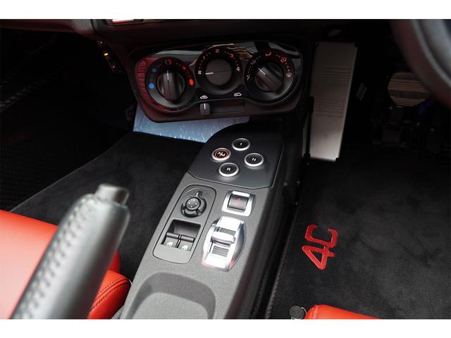 ４Ｃスパイダー ベースグレード　スポーツＰＫＧ　レザーＰＫＧ　レッドレザーインテリア　ブラックソフトトップＦ：１８／Ｒ：１９インチＡＷ　レッドブレーキキャリパー　スポーツエキゾースト（33枚目）