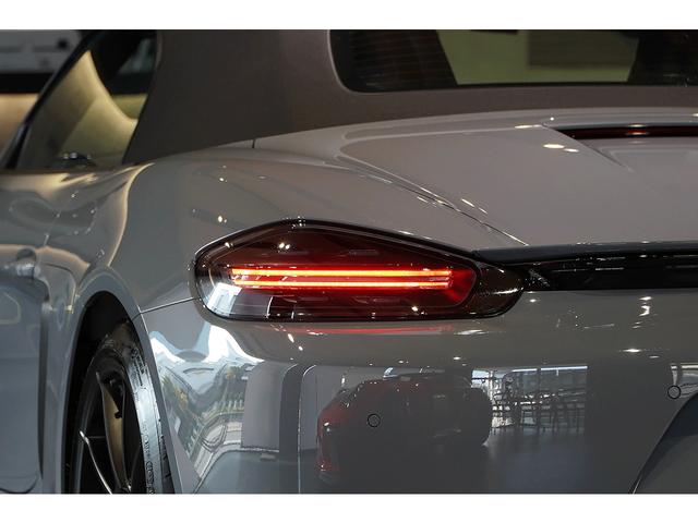 ７１８ボクスター ７１８ボクスターＧＴＳ　４．０　スポクロ　スポエグ　左ハンドル　アークティックグレー　カーボンインテリアＰＫＧ　ＰＤＬＳ＋ヘッドライト　シートヒーター　１オーナー　新車保証付き（32枚目）