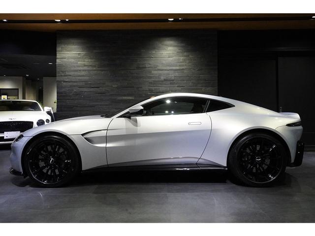 ヴァンテージ 　４．０　Ｖ８　グロスブラックパック　ヴェーンドグリル　スモークドテールライト　スポーツプラスシート　２０インチＡＷ　右ハンドル（6枚目）