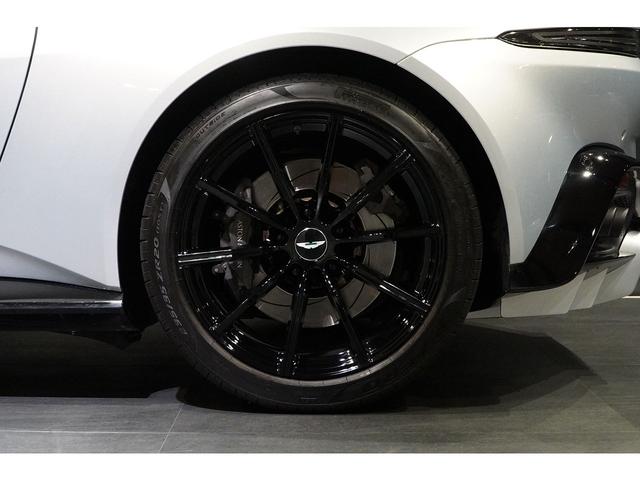 ヴァンテージ 　４．０　Ｖ８　グロスブラックパック　ヴェーンドグリル　スモークドテールライト　スポーツプラスシート　２０インチＡＷ　右ハンドル（8枚目）