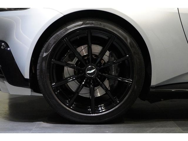 ヴァンテージ 　４．０　Ｖ８　グロスブラックパック　ヴェーンドグリル　スモークドテールライト　スポーツプラスシート　２０インチＡＷ　右ハンドル（10枚目）