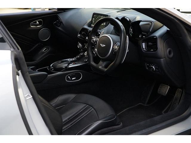 ヴァンテージ 　４．０　Ｖ８　グロスブラックパック　ヴェーンドグリル　スモークドテールライト　スポーツプラスシート　２０インチＡＷ　右ハンドル（12枚目）