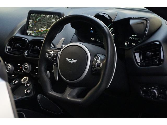 ヴァンテージ 　４．０　Ｖ８　グロスブラックパック　ヴェーンドグリル　スモークドテールライト　スポーツプラスシート　２０インチＡＷ　右ハンドル（13枚目）