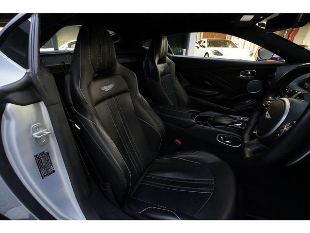 ヴァンテージ 　４．０　Ｖ８　グロスブラックパック　ヴェーンドグリル　スモークドテールライト　スポーツプラスシート　２０インチＡＷ　右ハンドル（14枚目）