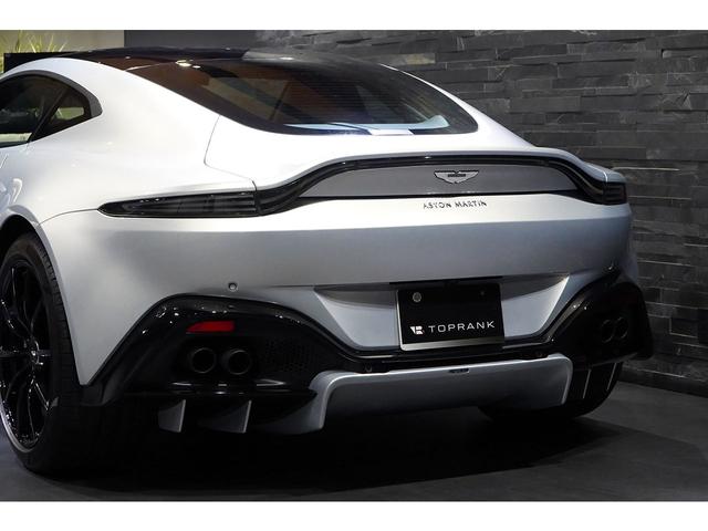 ヴァンテージ 　４．０　Ｖ８　グロスブラックパック　ヴェーンドグリル　スモークドテールライト　スポーツプラスシート　２０インチＡＷ　右ハンドル（18枚目）