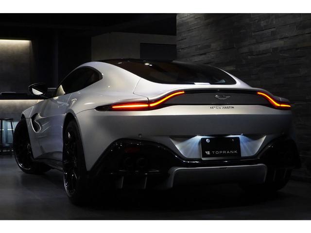 ヴァンテージ 　４．０　Ｖ８　グロスブラックパック　ヴェーンドグリル　スモークドテールライト　スポーツプラスシート　２０インチＡＷ　右ハンドル（21枚目）