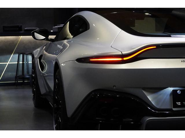 ヴァンテージ 　４．０　Ｖ８　グロスブラックパック　ヴェーンドグリル　スモークドテールライト　スポーツプラスシート　２０インチＡＷ　右ハンドル（22枚目）