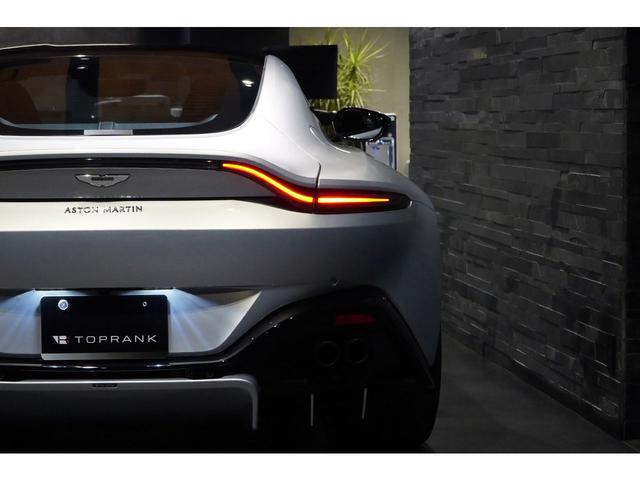 ヴァンテージ 　４．０　Ｖ８　グロスブラックパック　ヴェーンドグリル　スモークドテールライト　スポーツプラスシート　２０インチＡＷ　右ハンドル（23枚目）