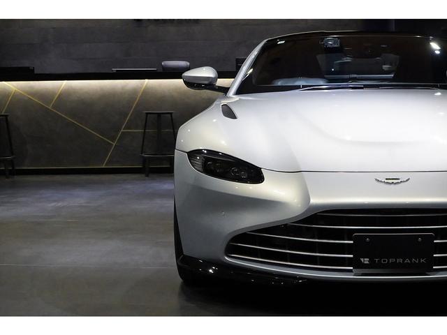 ヴァンテージ 　４．０　Ｖ８　グロスブラックパック　ヴェーンドグリル　スモークドテールライト　スポーツプラスシート　２０インチＡＷ　右ハンドル（25枚目）