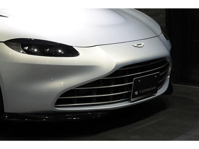 ヴァンテージ 　４．０　Ｖ８　グロスブラックパック　ヴェーンドグリル　スモークドテールライト　スポーツプラスシート　２０インチＡＷ　右ハンドル（29枚目）