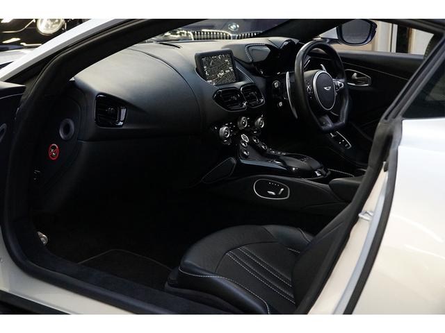 ヴァンテージ 　４．０　Ｖ８　グロスブラックパック　ヴェーンドグリル　スモークドテールライト　スポーツプラスシート　２０インチＡＷ　右ハンドル（31枚目）