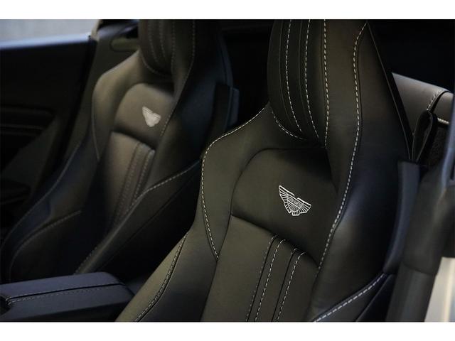 ヴァンテージ 　４．０　Ｖ８　グロスブラックパック　ヴェーンドグリル　スモークドテールライト　スポーツプラスシート　２０インチＡＷ　右ハンドル（32枚目）