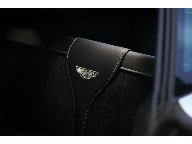 ヴァンテージ 　４．０　Ｖ８　グロスブラックパック　ヴェーンドグリル　スモークドテールライト　スポーツプラスシート　２０インチＡＷ　右ハンドル（33枚目）