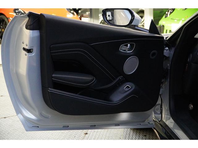 ヴァンテージ 　４．０　Ｖ８　グロスブラックパック　ヴェーンドグリル　スモークドテールライト　スポーツプラスシート　２０インチＡＷ　右ハンドル（35枚目）