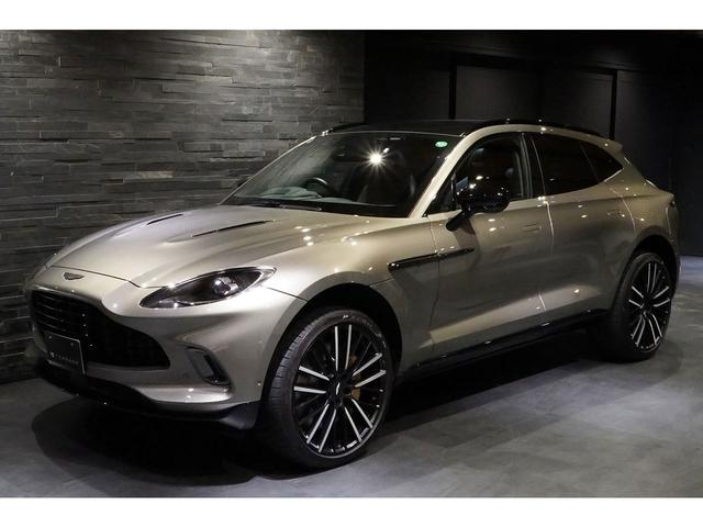 ＤＢＸ ベースグレード　「Ｑ」インテリアトリム　スポーツエキゾースト　２３インチＡＷ　ゴールドキャリパー　ステアリングヒーター　スモークテールライト（2枚目）