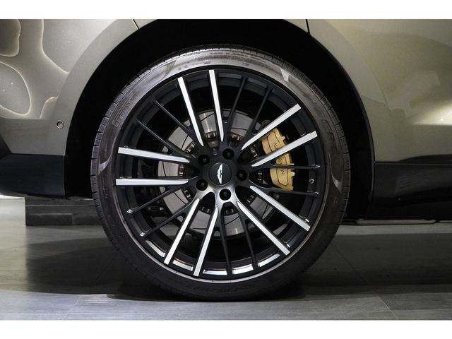 ＤＢＸ ベースグレード　「Ｑ」インテリアトリム　スポーツエキゾースト　２３インチＡＷ　ゴールドキャリパー　ステアリングヒーター　スモークテールライト（8枚目）