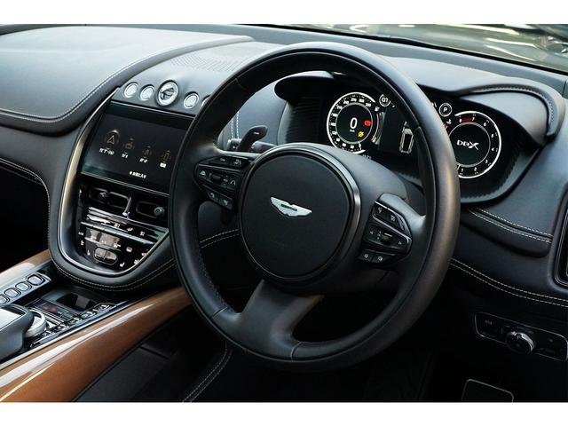 ＤＢＸ ベースグレード　「Ｑ」インテリアトリム　スポーツエキゾースト　２３インチＡＷ　ゴールドキャリパー　ステアリングヒーター　スモークテールライト（11枚目）