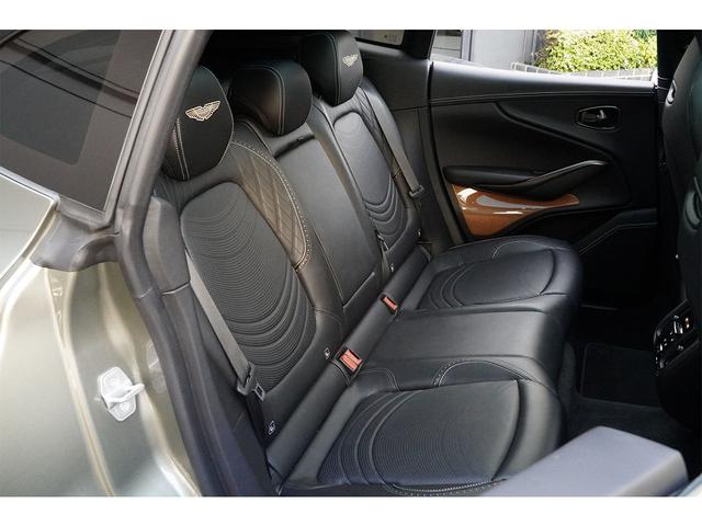 ＤＢＸ ベースグレード　「Ｑ」インテリアトリム　スポーツエキゾースト　２３インチＡＷ　ゴールドキャリパー　ステアリングヒーター　スモークテールライト（13枚目）