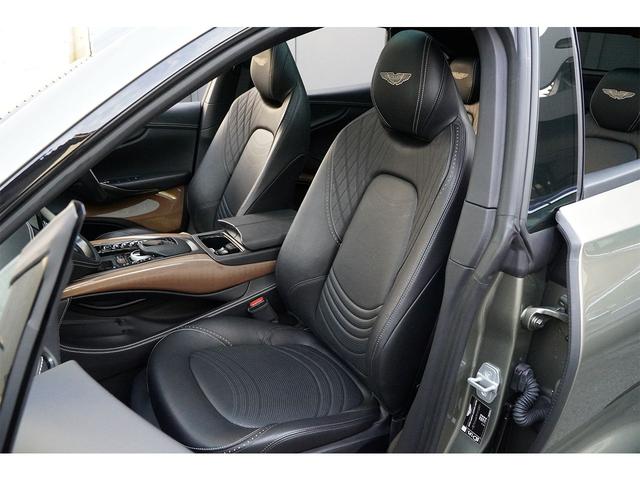 ＤＢＸ ベースグレード　「Ｑ」インテリアトリム　スポーツエキゾースト　２３インチＡＷ　ゴールドキャリパー　ステアリングヒーター　スモークテールライト（14枚目）