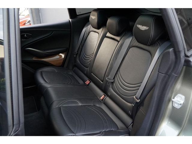 ＤＢＸ ベースグレード　「Ｑ」インテリアトリム　スポーツエキゾースト　２３インチＡＷ　ゴールドキャリパー　ステアリングヒーター　スモークテールライト（15枚目）