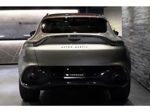 ＤＢＸ ベースグレード　「Ｑ」インテリアトリム　スポーツエキゾースト　２３インチＡＷ　ゴールドキャリパー　ステアリングヒーター　スモークテールライト（16枚目）