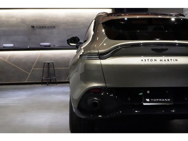 ＤＢＸ ベースグレード　「Ｑ」インテリアトリム　スポーツエキゾースト　２３インチＡＷ　ゴールドキャリパー　ステアリングヒーター　スモークテールライト（17枚目）