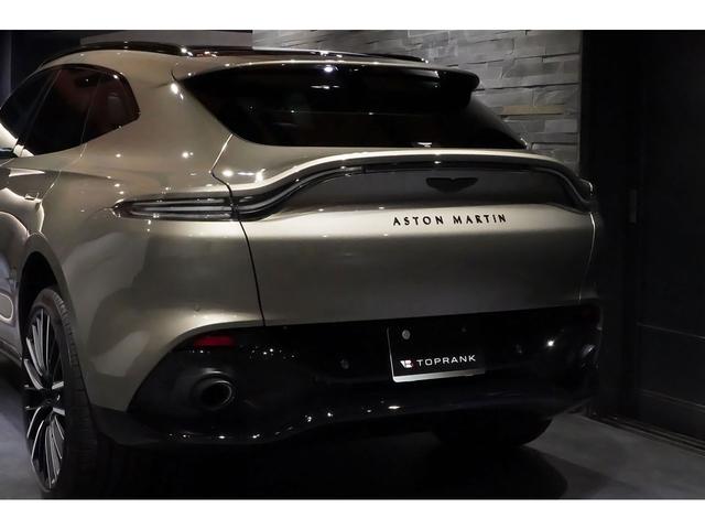 ＤＢＸ ベースグレード　「Ｑ」インテリアトリム　スポーツエキゾースト　２３インチＡＷ　ゴールドキャリパー　ステアリングヒーター　スモークテールライト（18枚目）