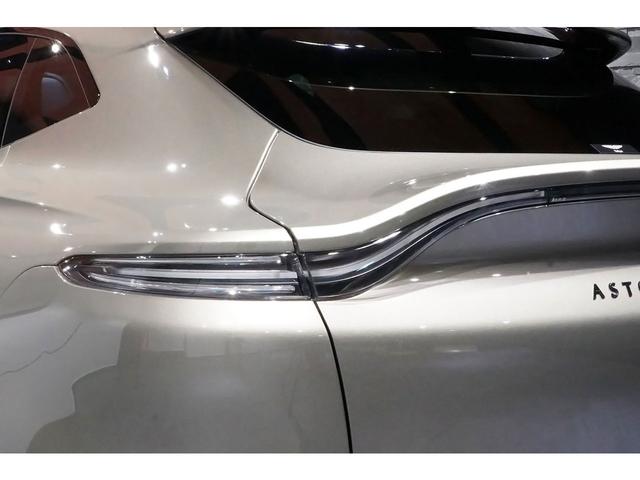 ＤＢＸ ベースグレード　「Ｑ」インテリアトリム　スポーツエキゾースト　２３インチＡＷ　ゴールドキャリパー　ステアリングヒーター　スモークテールライト（19枚目）