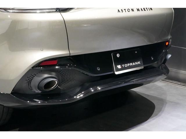 ＤＢＸ ベースグレード　「Ｑ」インテリアトリム　スポーツエキゾースト　２３インチＡＷ　ゴールドキャリパー　ステアリングヒーター　スモークテールライト（21枚目）