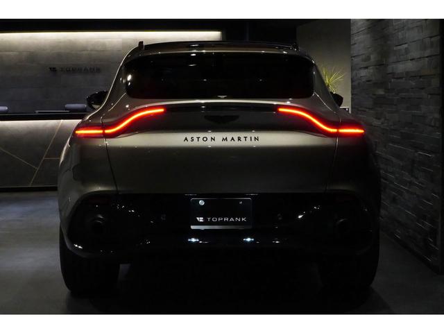 ＤＢＸ ベースグレード　「Ｑ」インテリアトリム　スポーツエキゾースト　２３インチＡＷ　ゴールドキャリパー　ステアリングヒーター　スモークテールライト（22枚目）