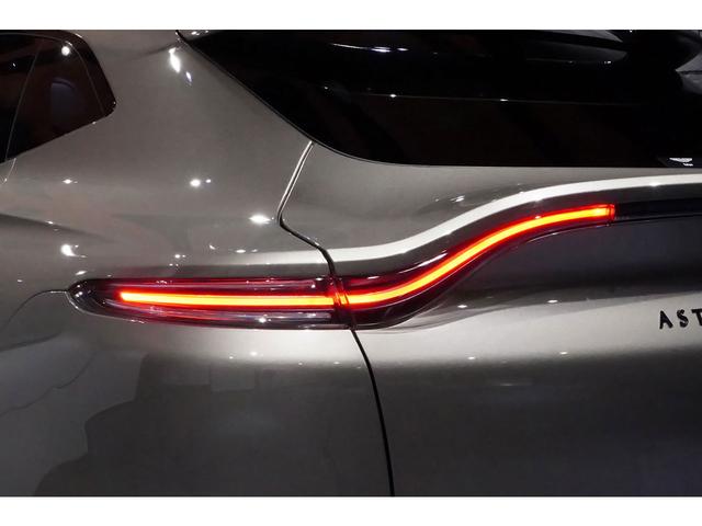 ＤＢＸ ベースグレード　「Ｑ」インテリアトリム　スポーツエキゾースト　２３インチＡＷ　ゴールドキャリパー　ステアリングヒーター　スモークテールライト（23枚目）