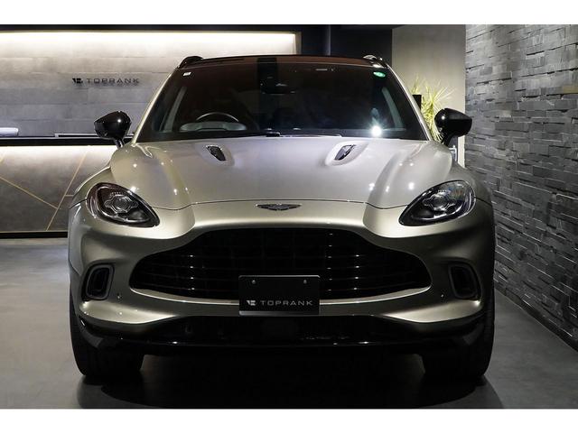 ＤＢＸ ベースグレード　「Ｑ」インテリアトリム　スポーツエキゾースト　２３インチＡＷ　ゴールドキャリパー　ステアリングヒーター　スモークテールライト（24枚目）