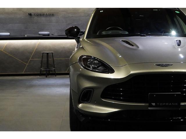 ＤＢＸ ベースグレード　「Ｑ」インテリアトリム　スポーツエキゾースト　２３インチＡＷ　ゴールドキャリパー　ステアリングヒーター　スモークテールライト（25枚目）