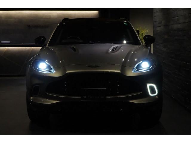 ＤＢＸ ベースグレード　「Ｑ」インテリアトリム　スポーツエキゾースト　２３インチＡＷ　ゴールドキャリパー　ステアリングヒーター　スモークテールライト（31枚目）